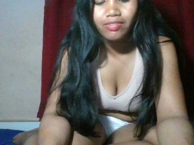 Keziah34 — live female cam
