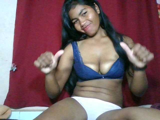 Keziah34 live cam on BongaCams