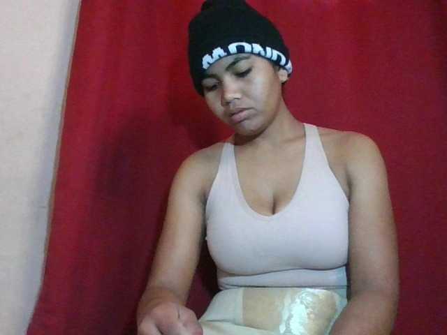 Keziah34 live cam on BongaCams