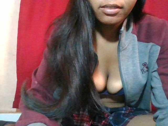 Keziah34 live cam on BongaCams