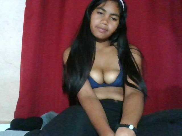 Keziah34 live cam on BongaCams