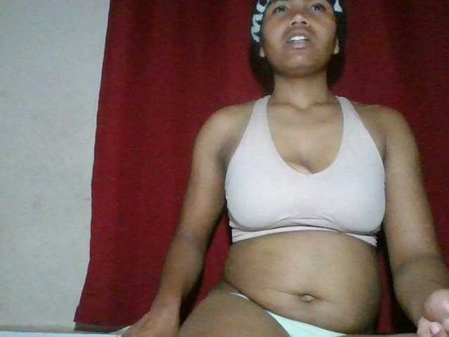 Keziah34 live cam on BongaCams