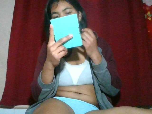 Keziah34 live cam on BongaCams