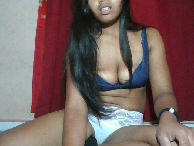 Keziah34 live cam on BongaCams