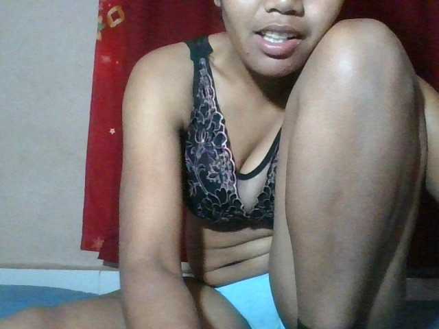 Keziah34 live cam on BongaCams