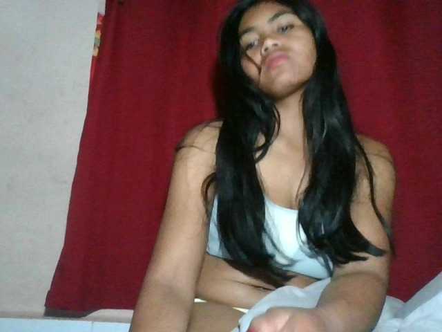 Keziah34 live cam on BongaCams