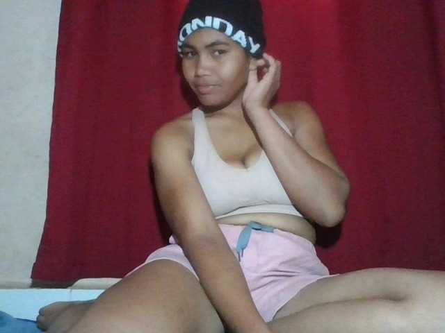 Keziah34 live cam on BongaCams
