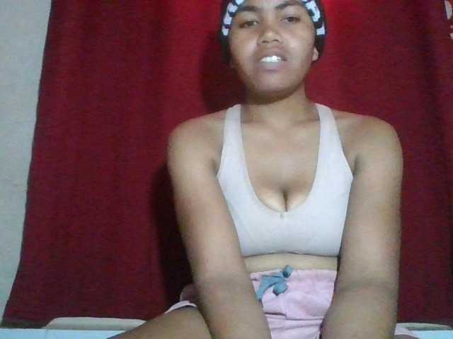 Keziah34 live cam on BongaCams