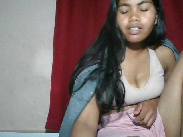 Keziah34 live cam on BongaCams