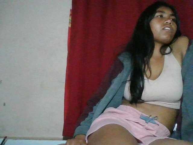 Keziah34 live cam on BongaCams
