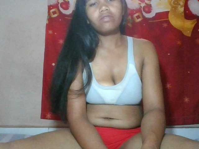le modèle Keziah34 est en webcam porno dans un show sur le site bongacams, il possède les tags suivants: Ebony,Brunette,Hairy