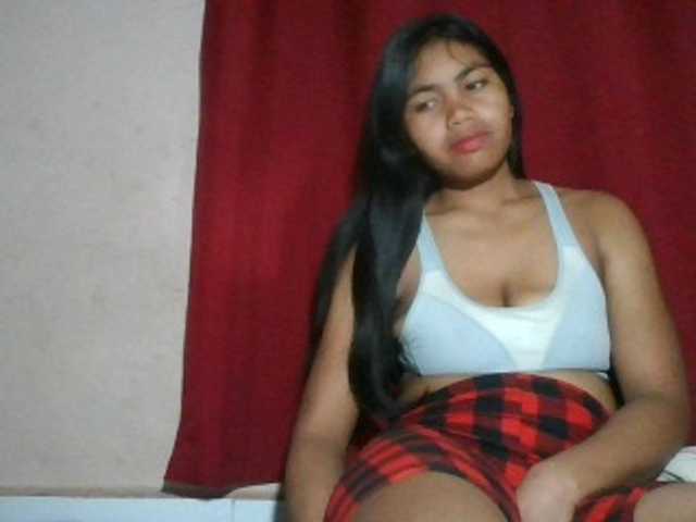 Keziah34 live cam on BongaCams