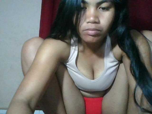 Keziah34, en directo ahora en BongaCams