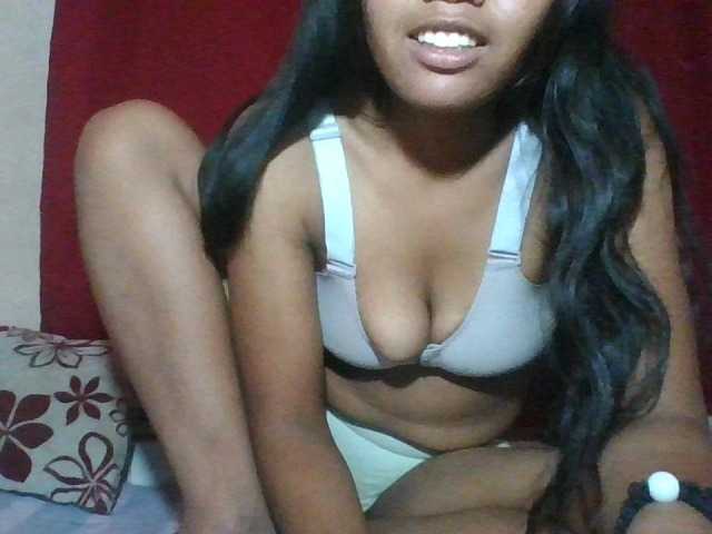 Keziah34 live cam on BongaCams