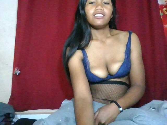 Keziah34 live cam on BongaCams
