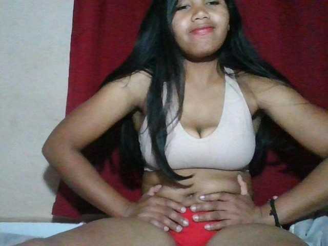 Keziah34 live cam on BongaCams