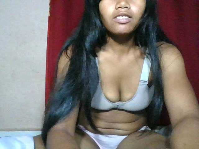Keziah34 live cam on BongaCams