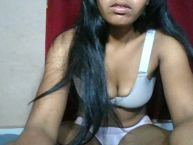 Keziah34 live cam on BongaCams