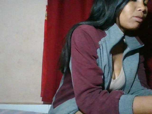 Keziah34 live cam on BongaCams