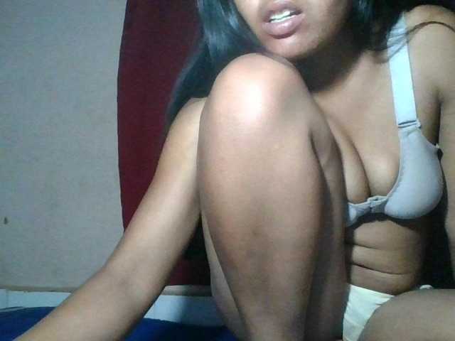 Keziah34 live cam on BongaCams