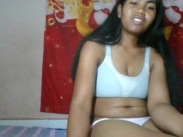 Keziah34 live cam on BongaCams