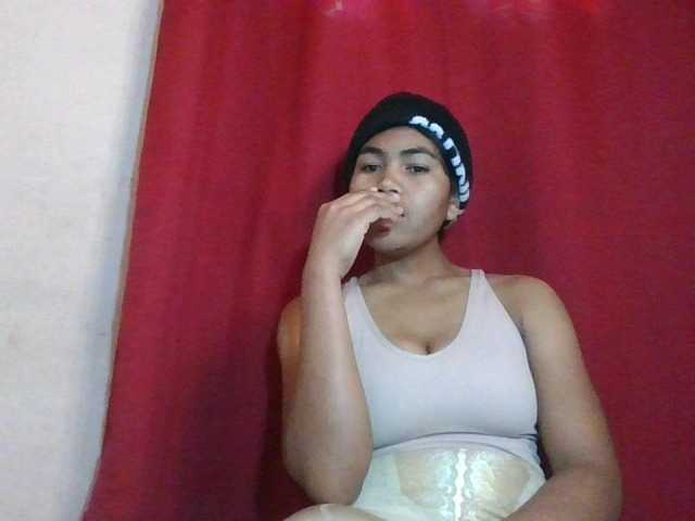 Keziah34 live cam on BongaCams