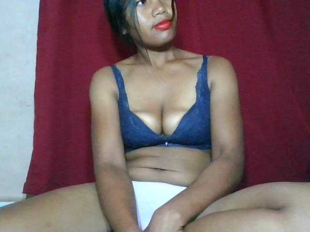 Keziah34 live cam on BongaCams