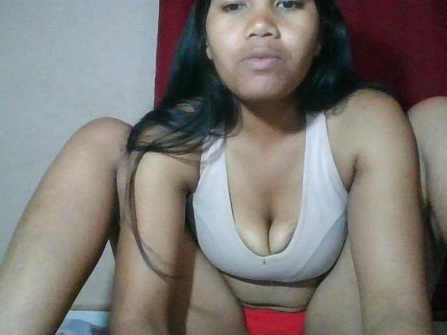 Keziah34, en directo ahora en BongaCams