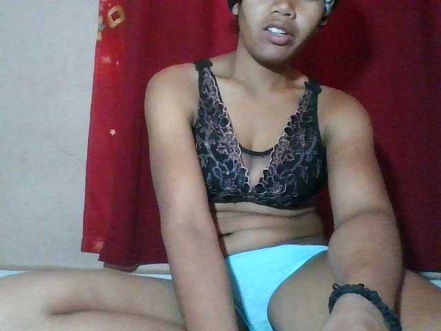 Keziah34 live cam on BongaCams