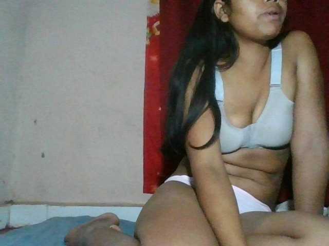 Keziah34 live cam on BongaCams