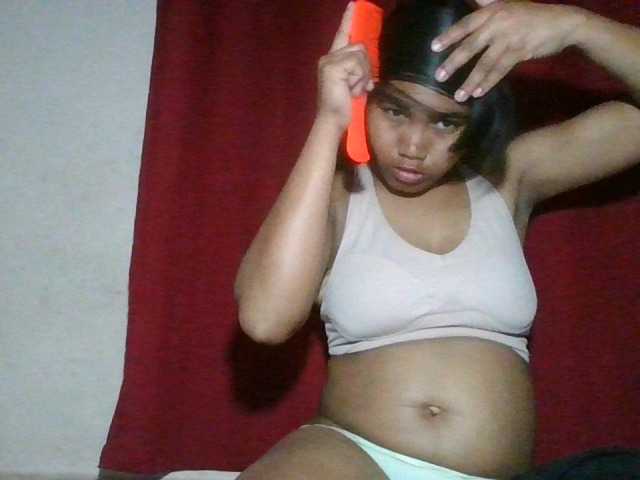 Keziah34 live cam on BongaCams