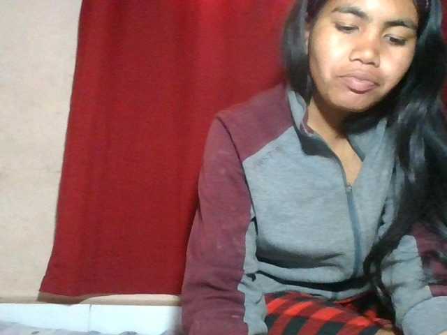 Keziah34 live cam on BongaCams