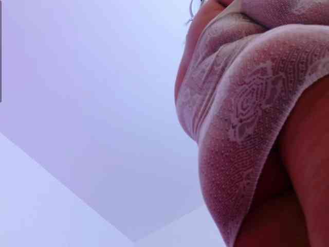 TemptingLuna webcam