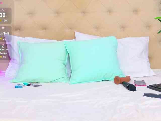 TemptingLuna webcam