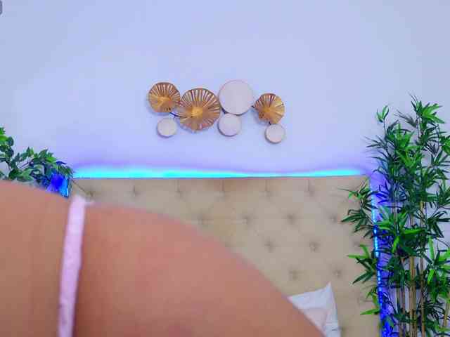 TemptingLuna webcam