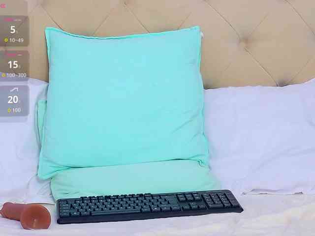 TemptingLuna webcam