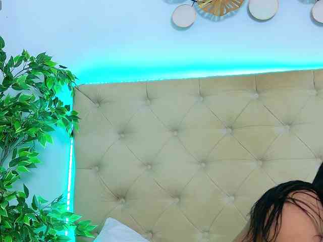 TemptingLuna webcam