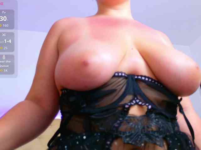 TemptingLuna webcam