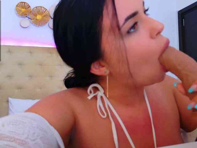 TemptingLuna webcam