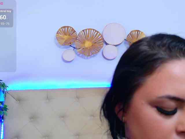 TemptingLuna webcam