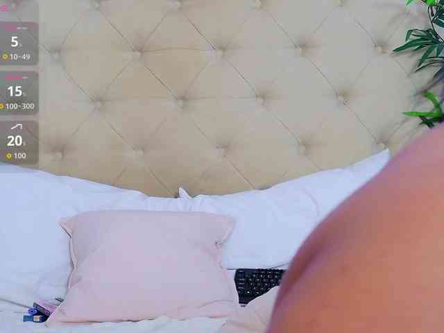 TemptingLuna webcam