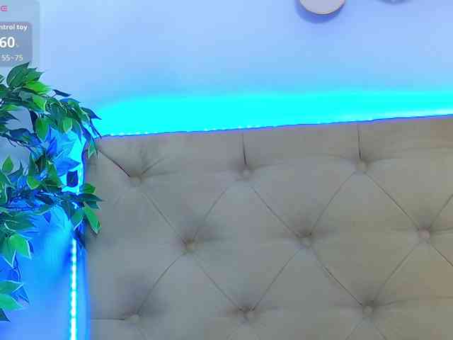 TemptingLuna webcam