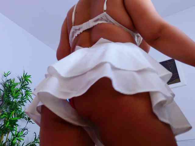 TemptingLuna webcam