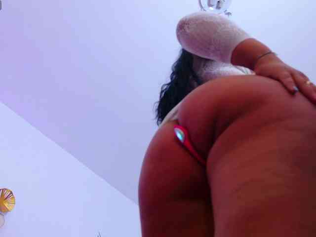 TemptingLuna webcam