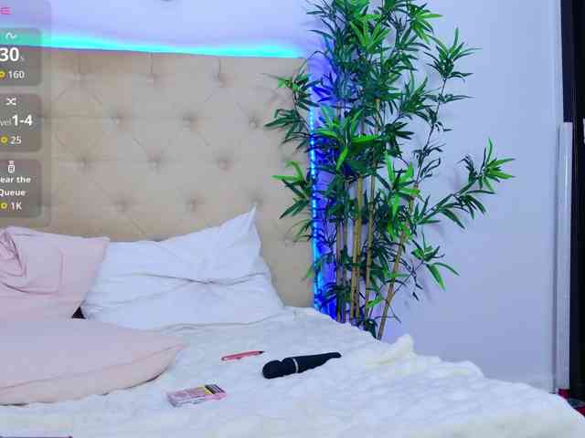 TemptingLuna webcam