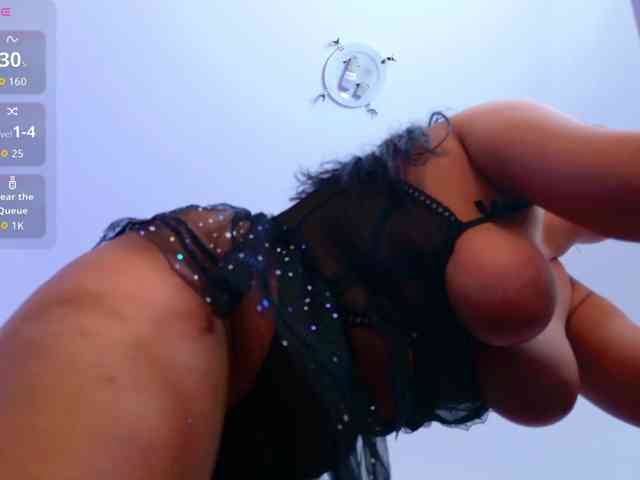 TemptingLuna webcam