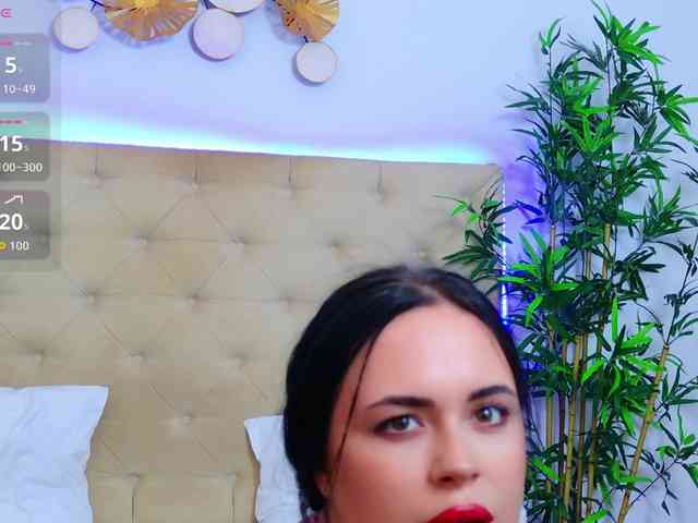 TemptingLuna webcam