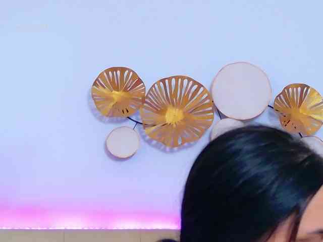 TemptingLuna webcam