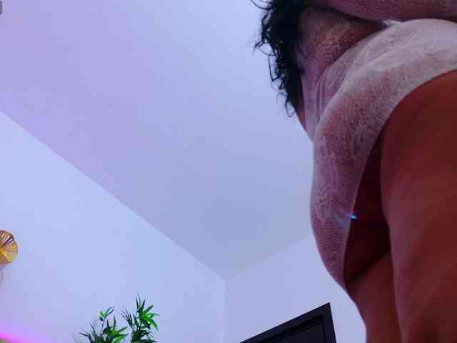 TemptingLuna webcam