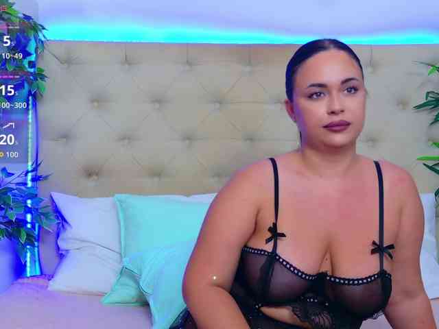 TemptingLuna webcam